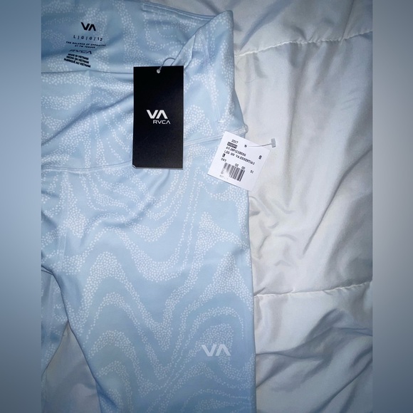 RVCA Workout Set - Picture 3 of 8